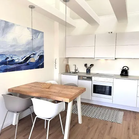 Sky & Homes Weitblick I Helle Galeriewohnung Mit Atemberaubendem Meerblick, Erste Strandlage, Skandi-design, Sonniger Balkon דירה *